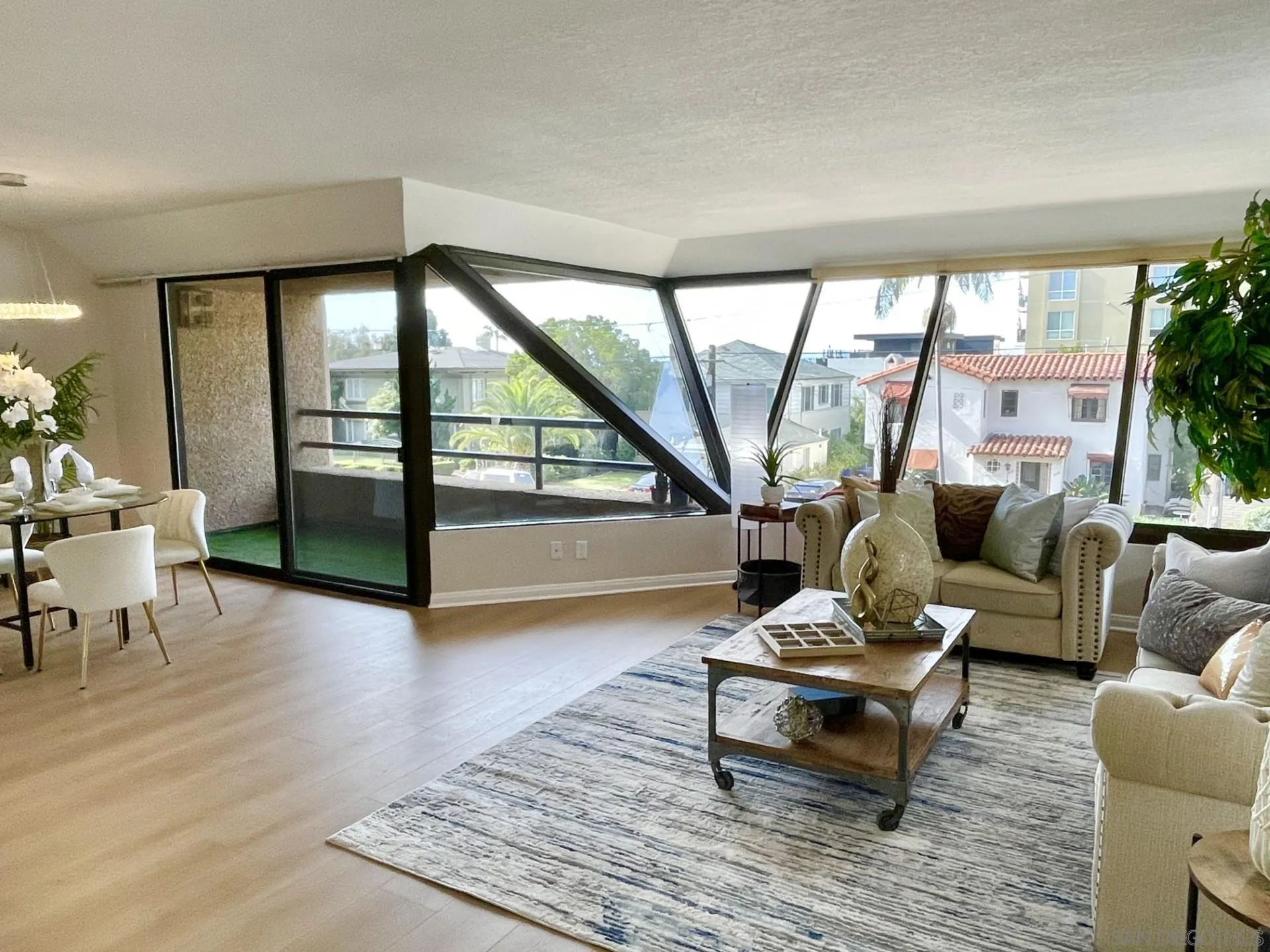 Photo #6: 240027553 Listing 