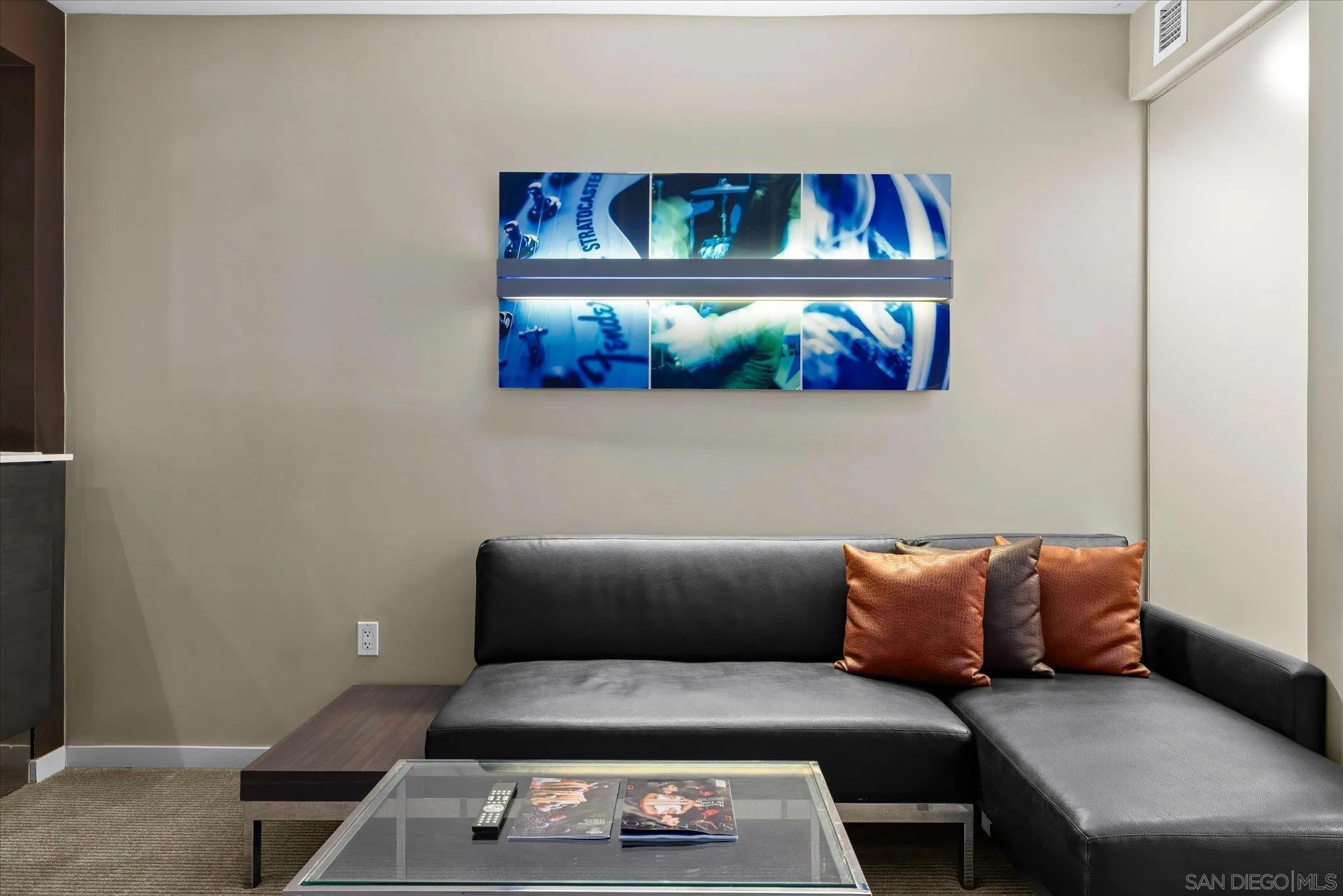 Photo #6: 240027555 Listing 