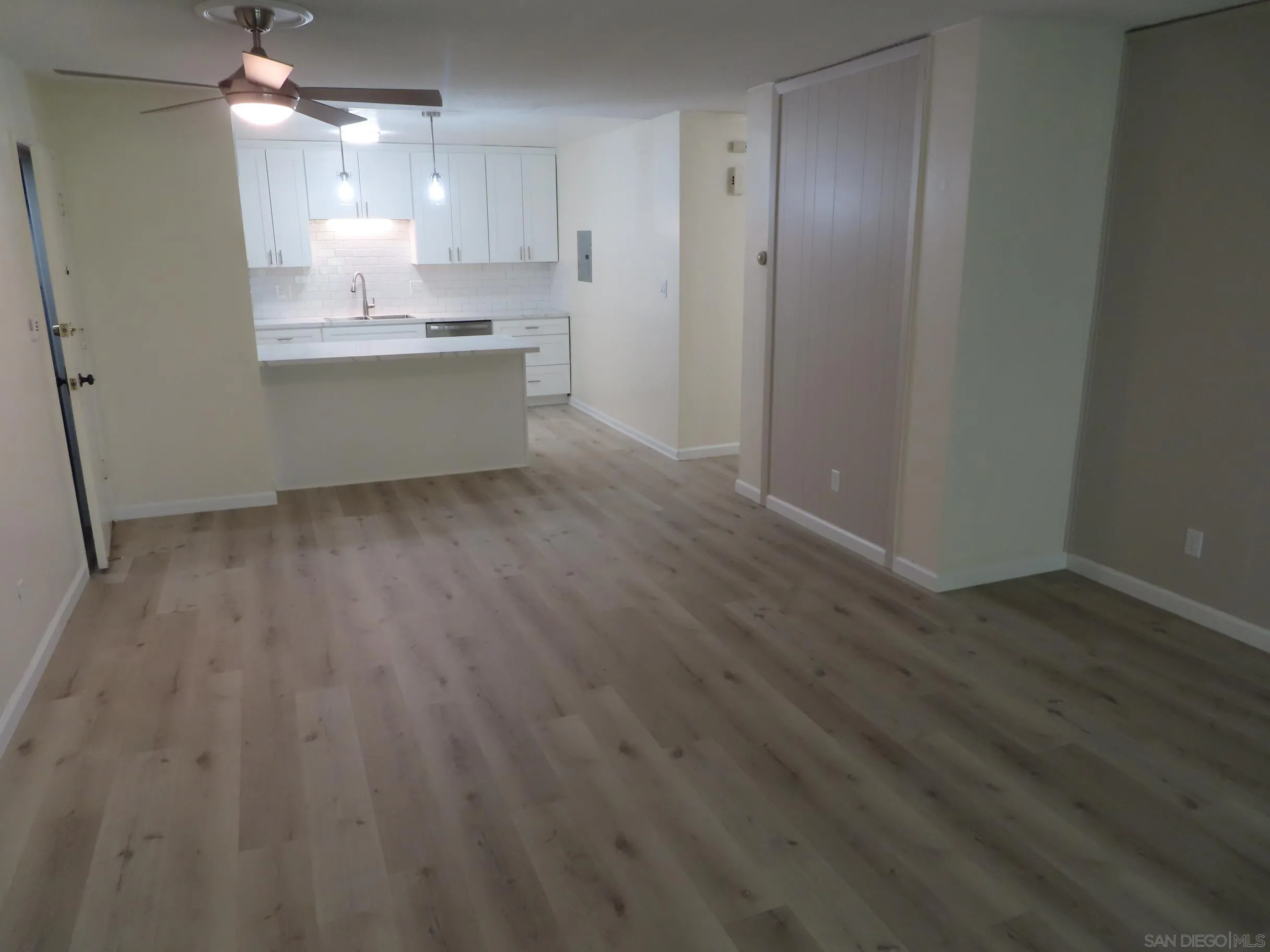 Photo #5: 240027595 Listing 