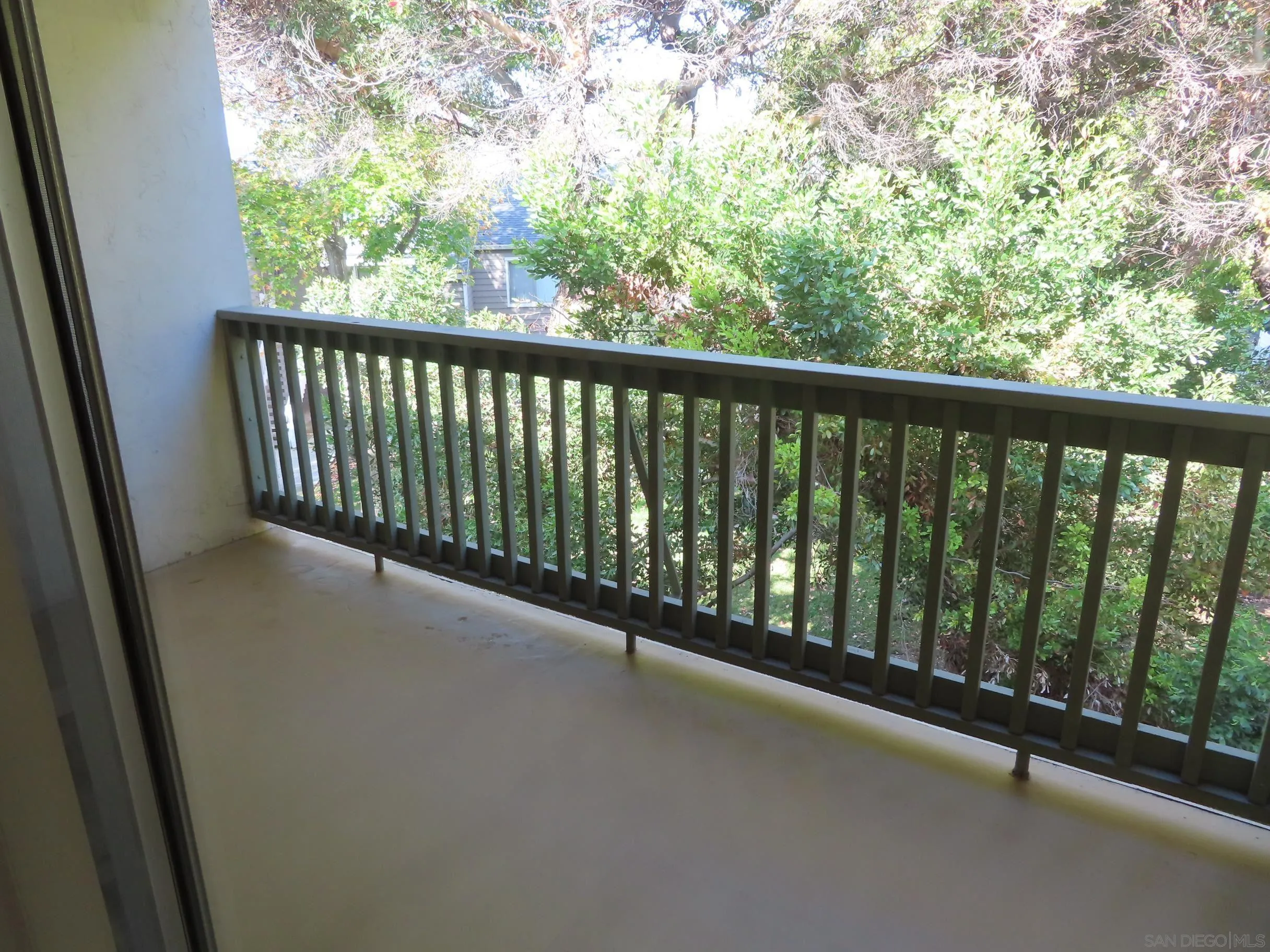 Photo #4: 240027595 Listing 