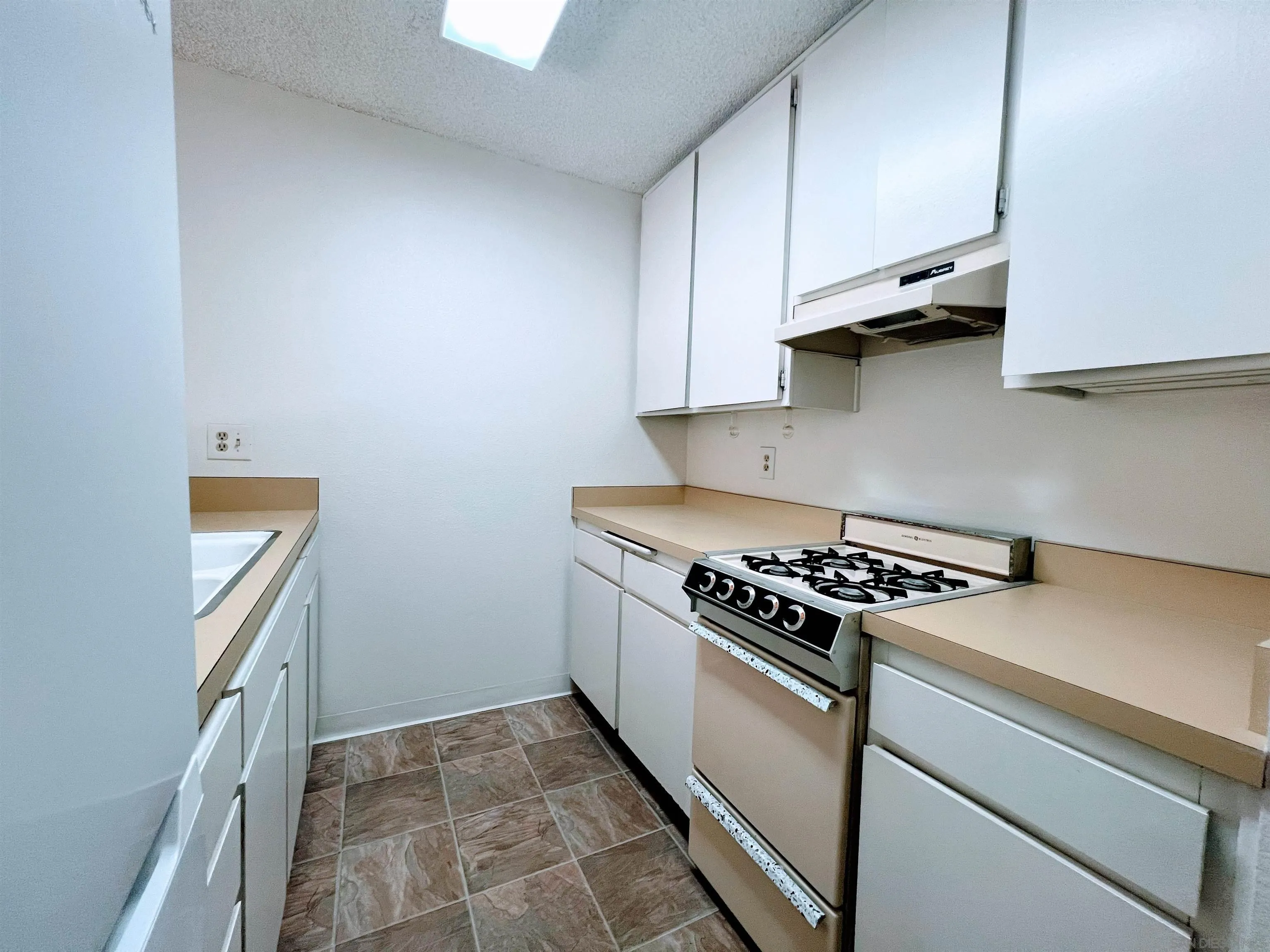 Photo #4: 240027684 Listing 