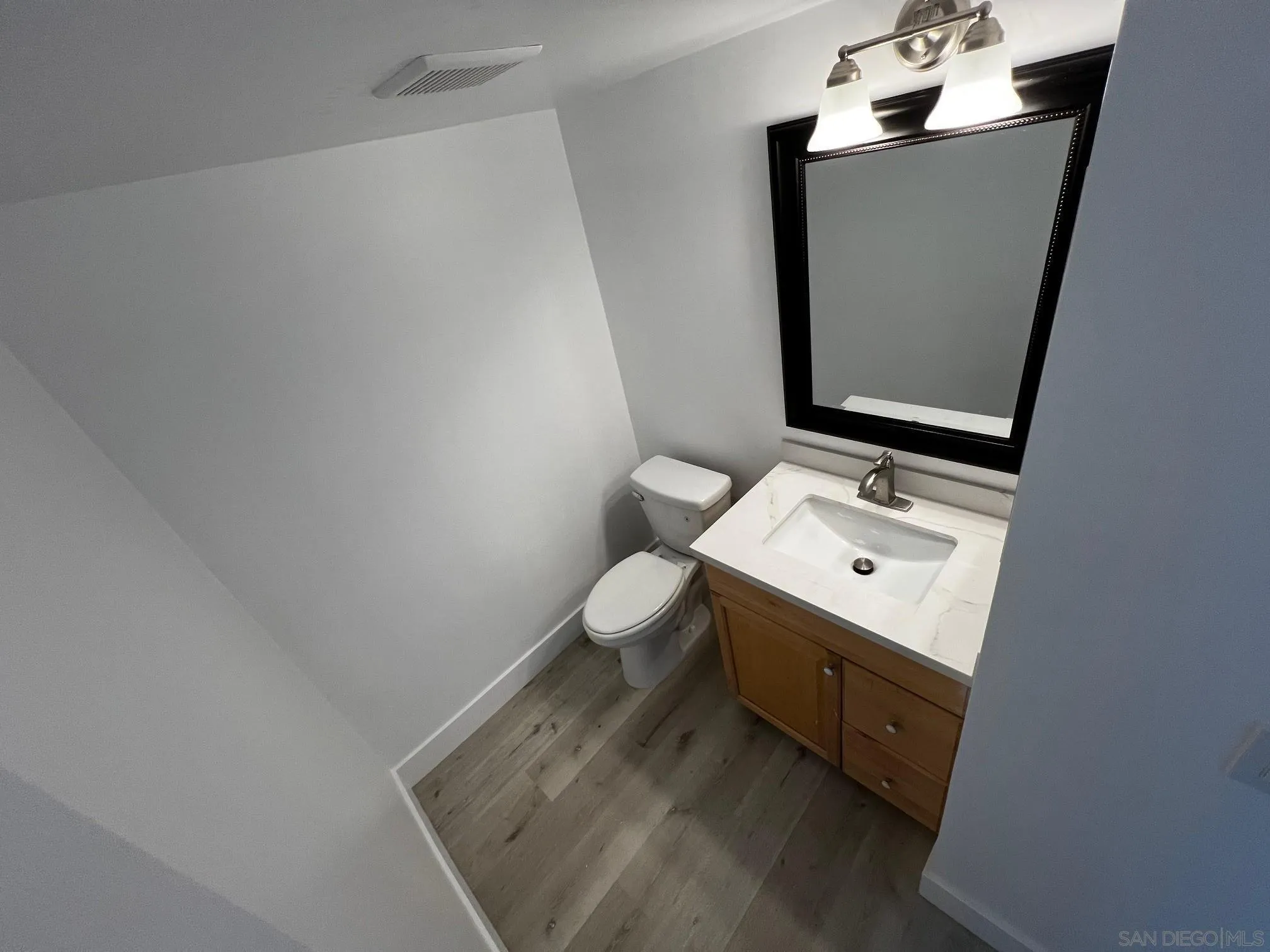Photo #5: 240027717 Listing 
