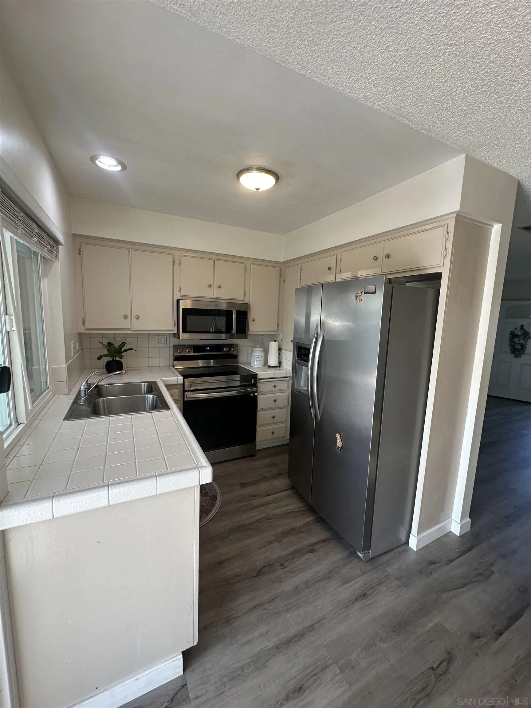 Photo #3: 240027802 Listing 