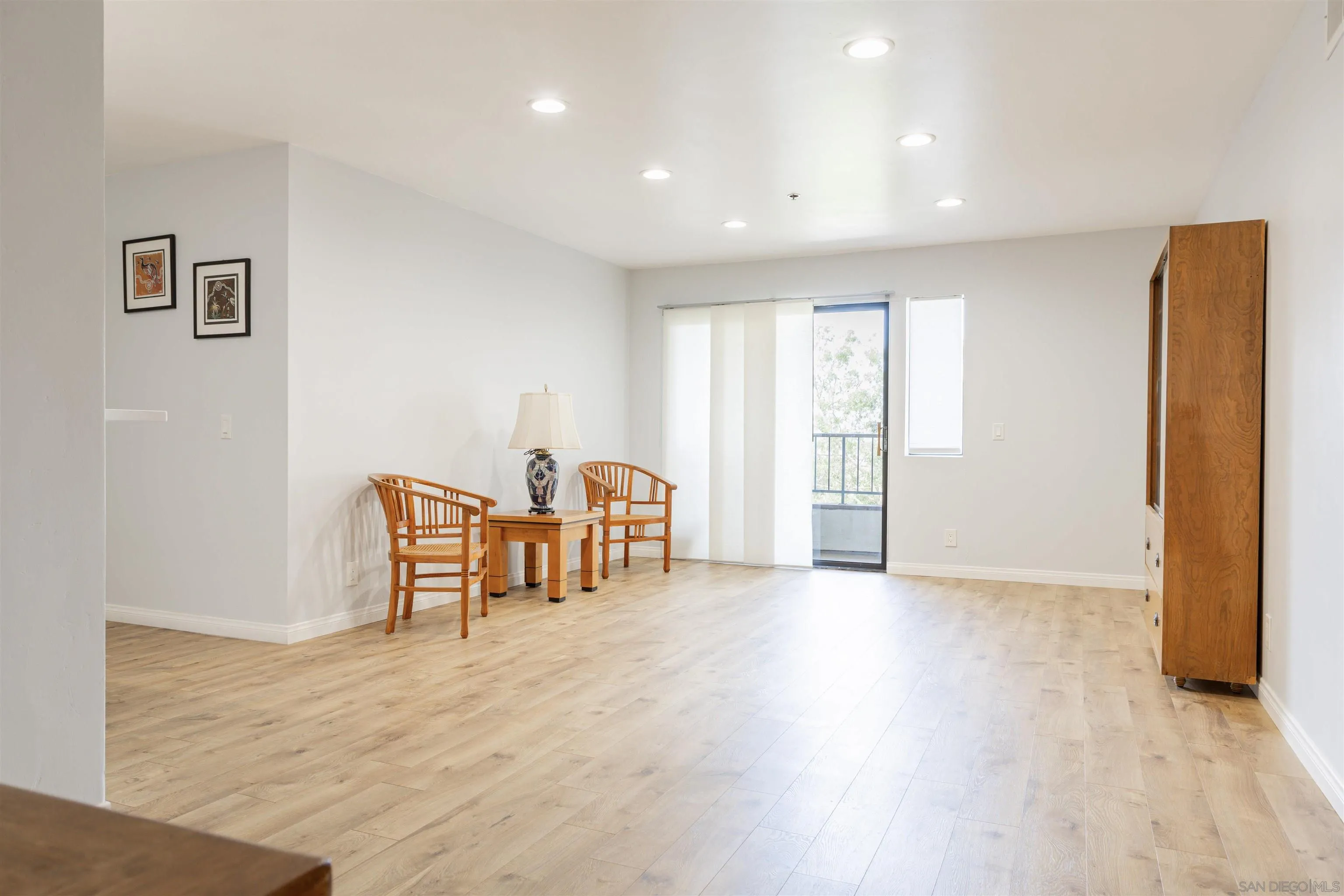 Photo #2: 240027854 Listing 