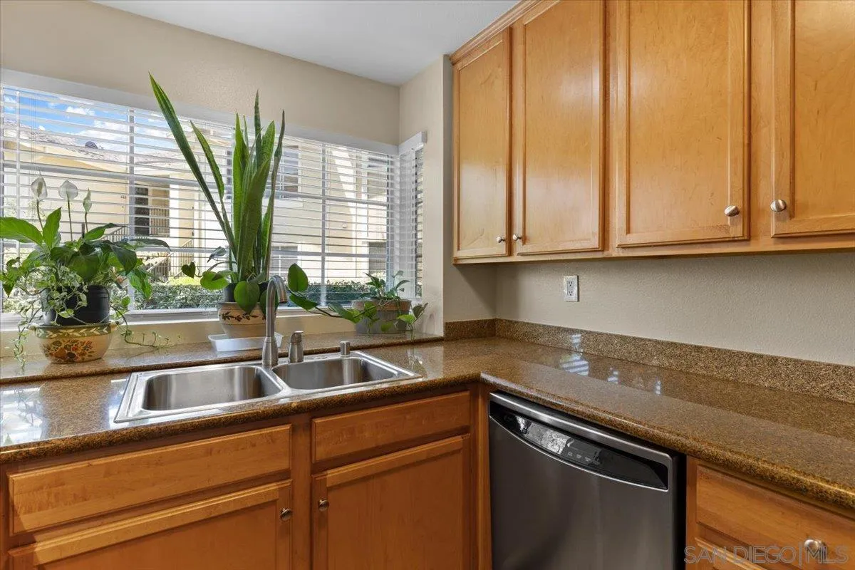 Photo #5: 240027955 Listing 
