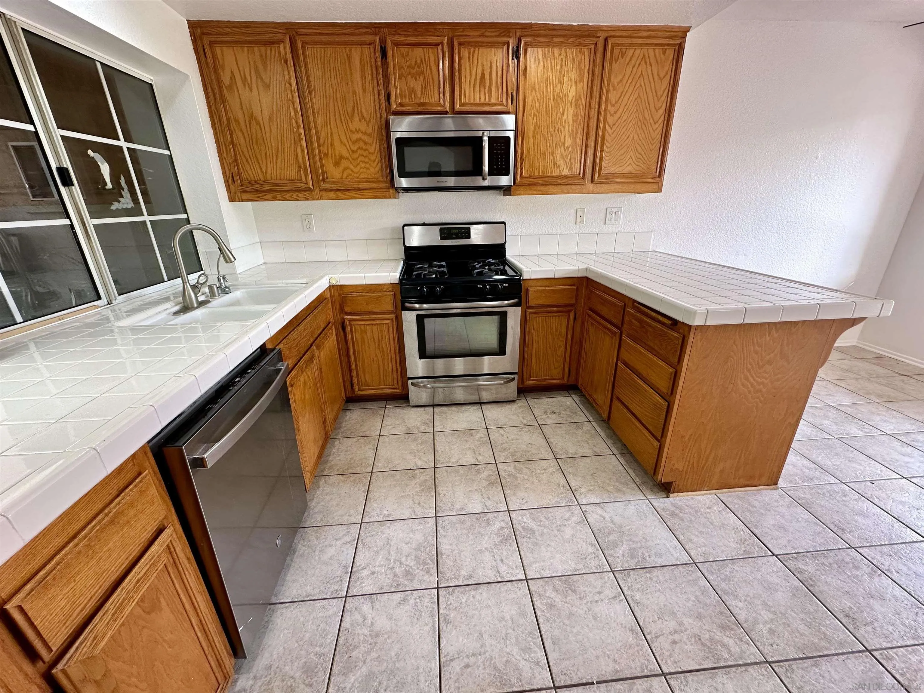 Photo #6: 240028054 Listing 