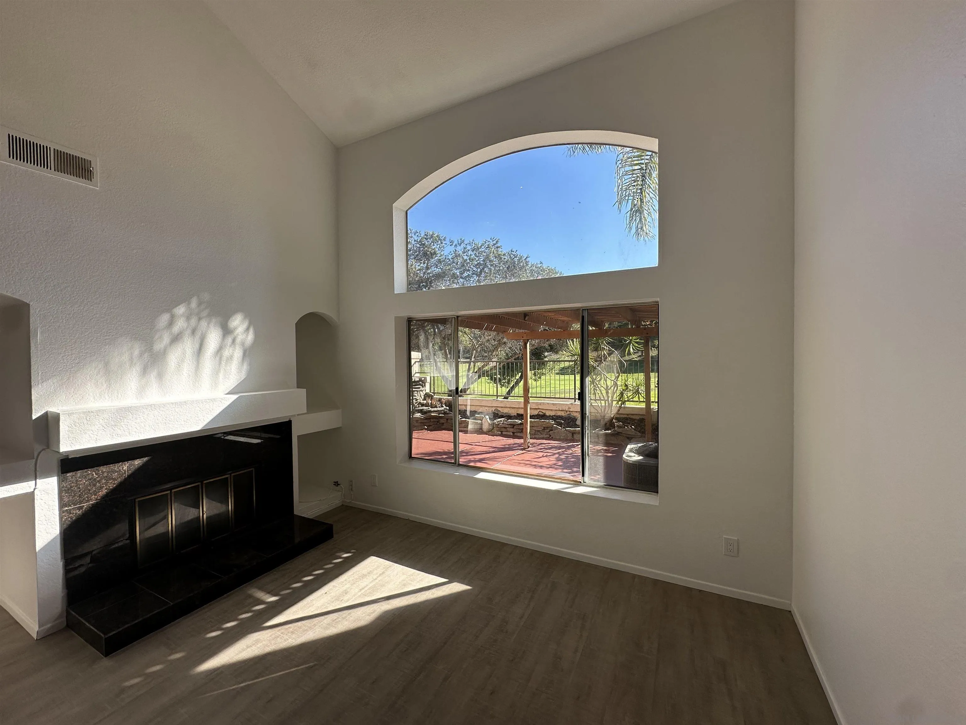 Photo #5: 240028054 Listing 