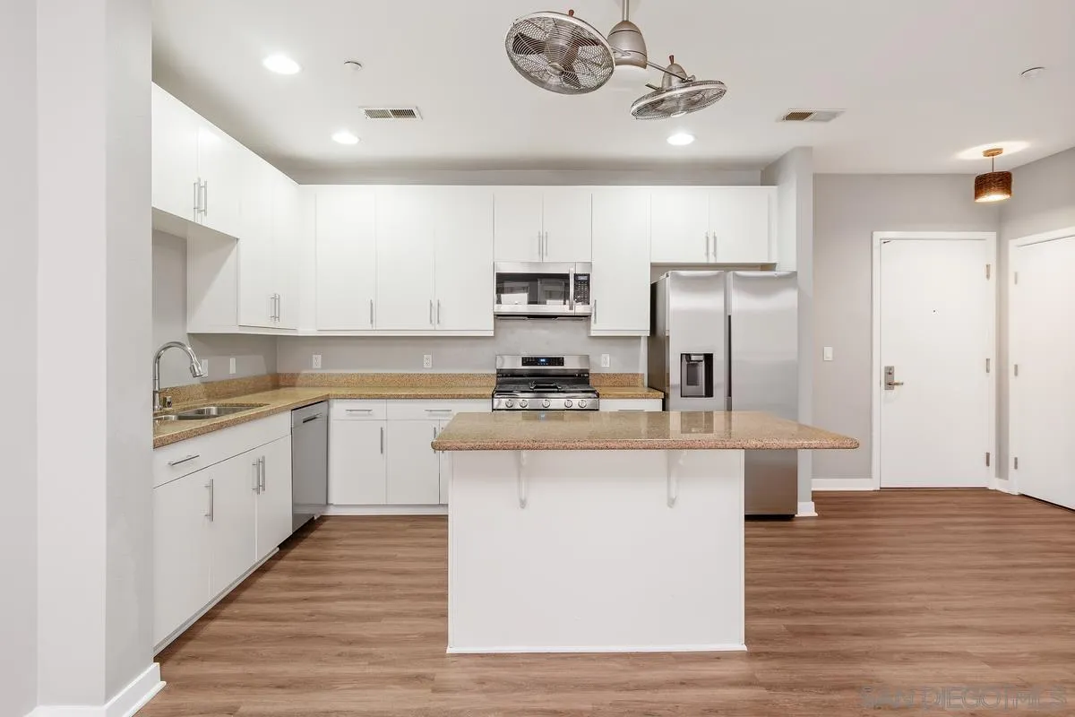 Photo #6: 240028101 Listing 