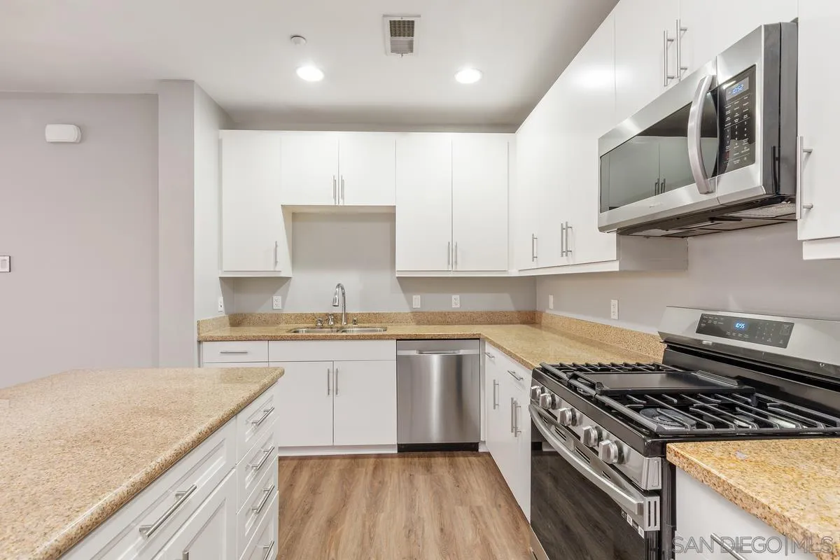 Photo #4: 240028101 Listing 