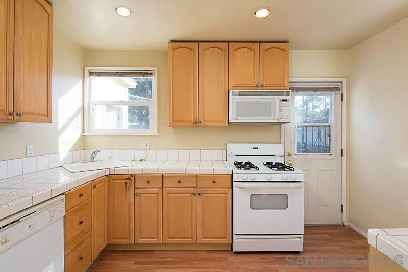 4611 Tivoli St, San Diego, CA 92107, photo 11