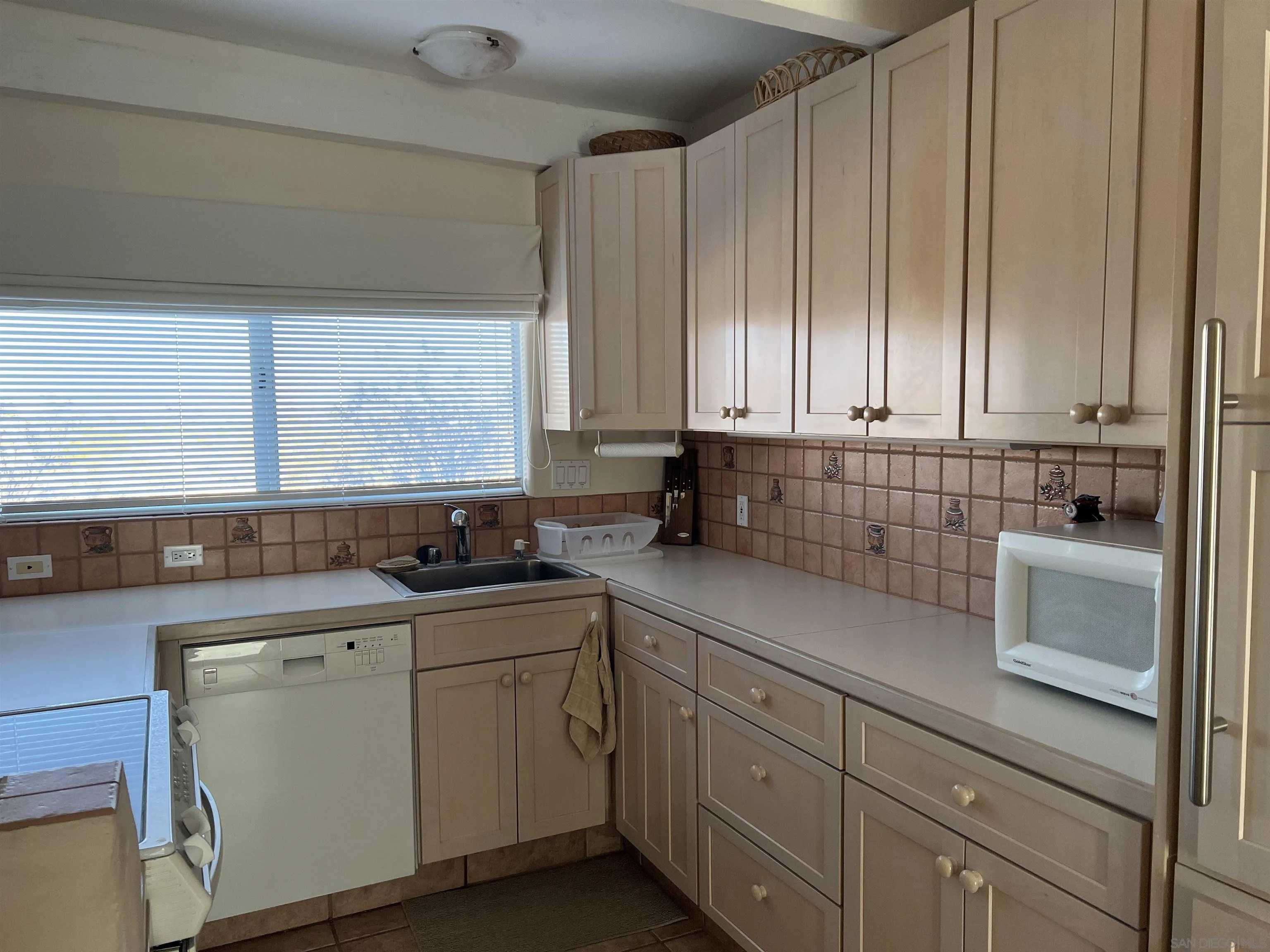Photo #5: 240028124 Listing 