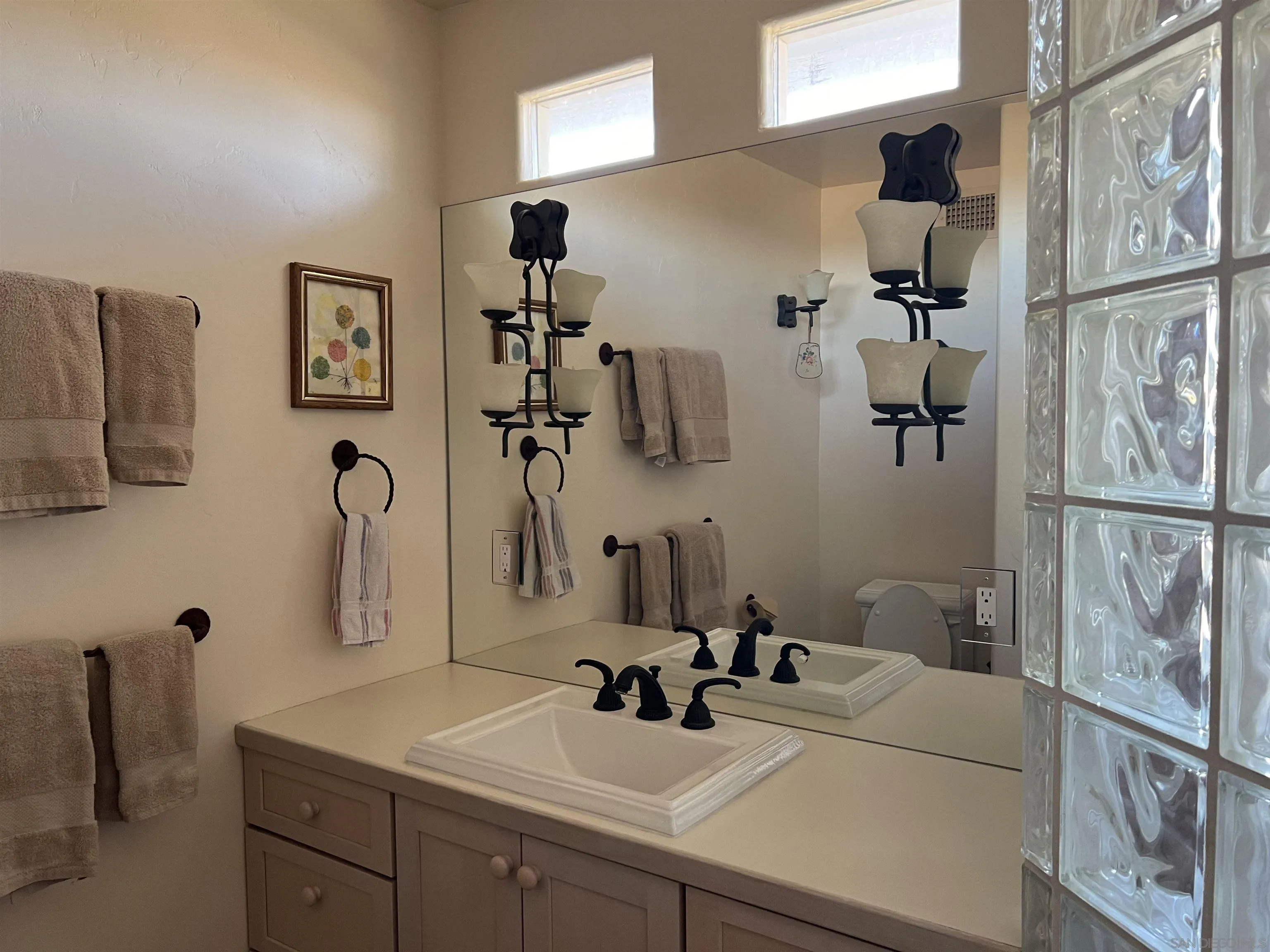 Photo #4: 240028124 Listing 