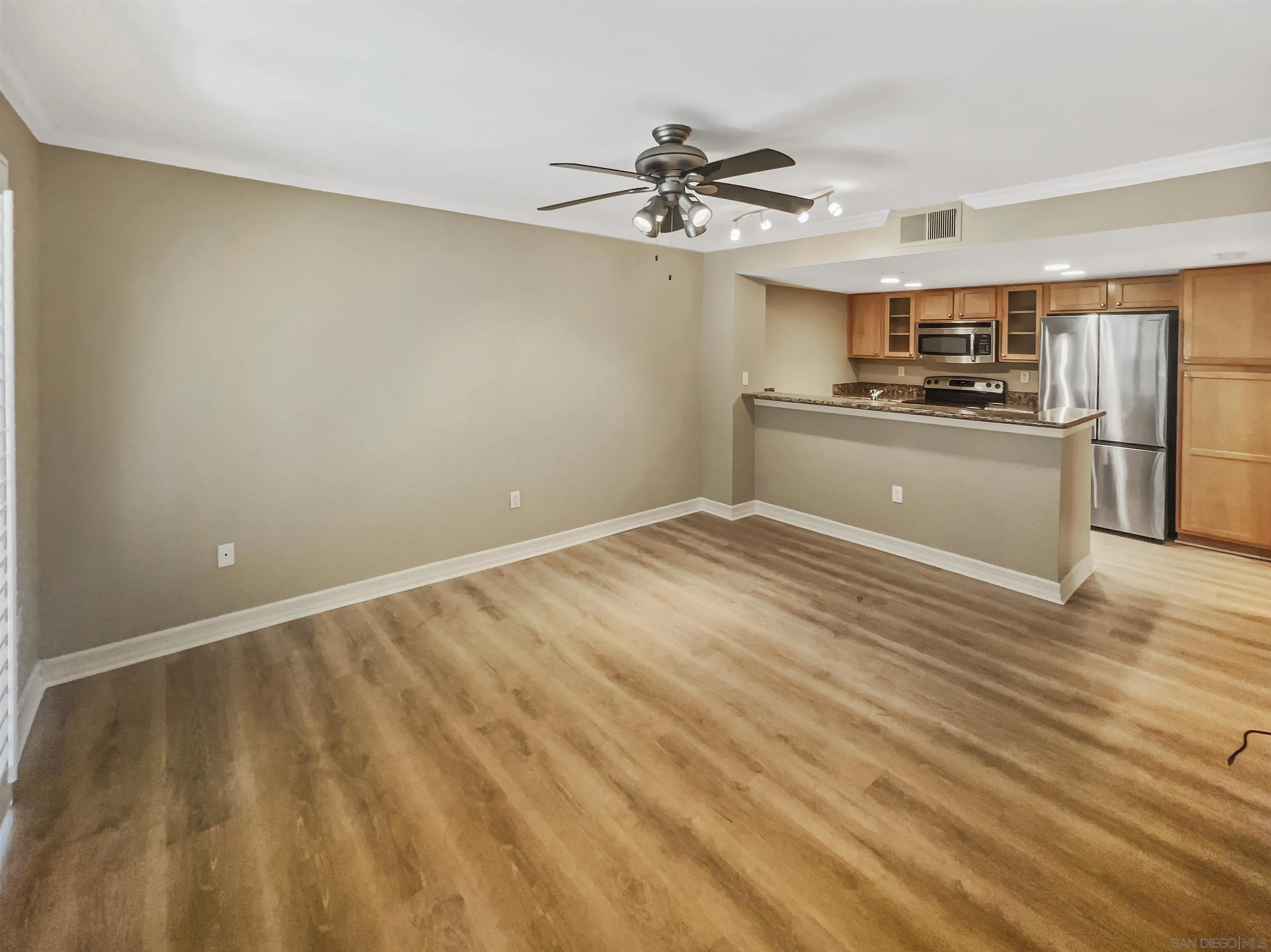 Photo #3: 240028143 Listing 