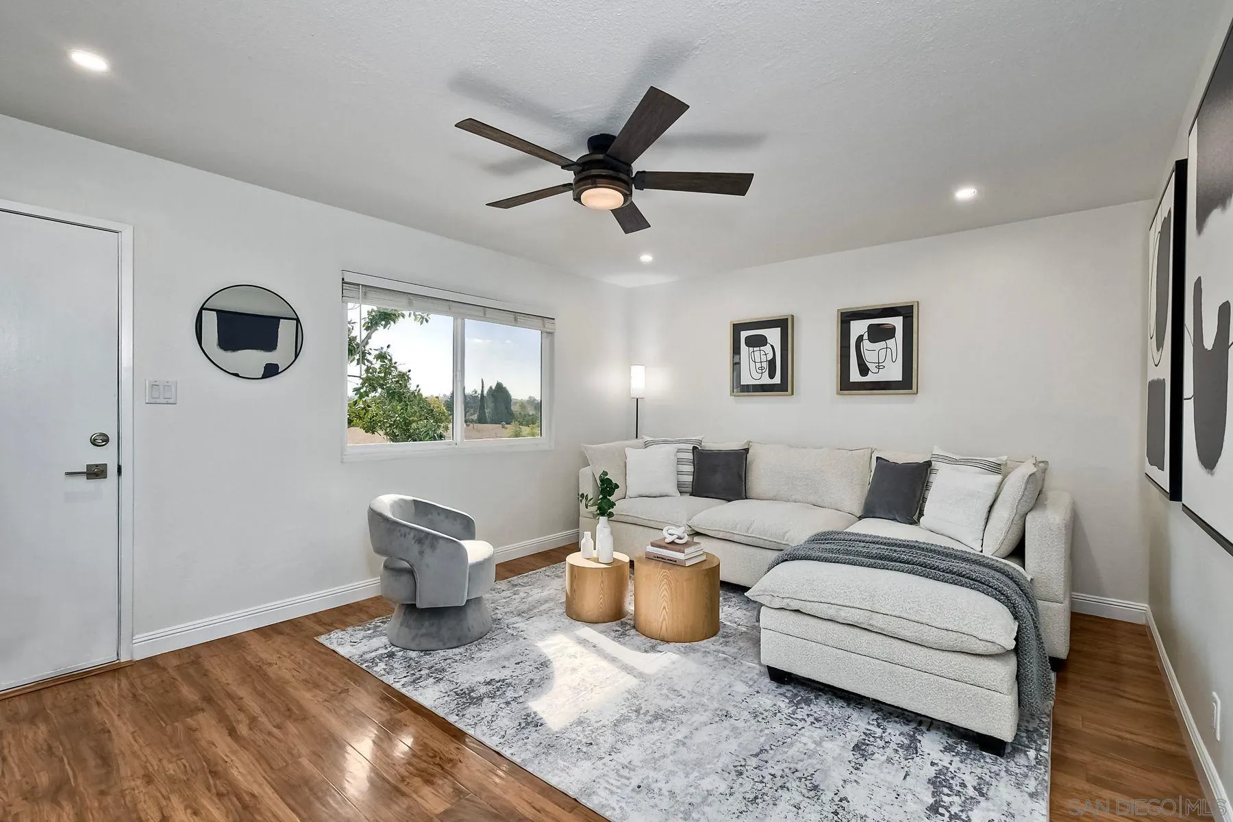 Photo #3: 240028315 Listing 