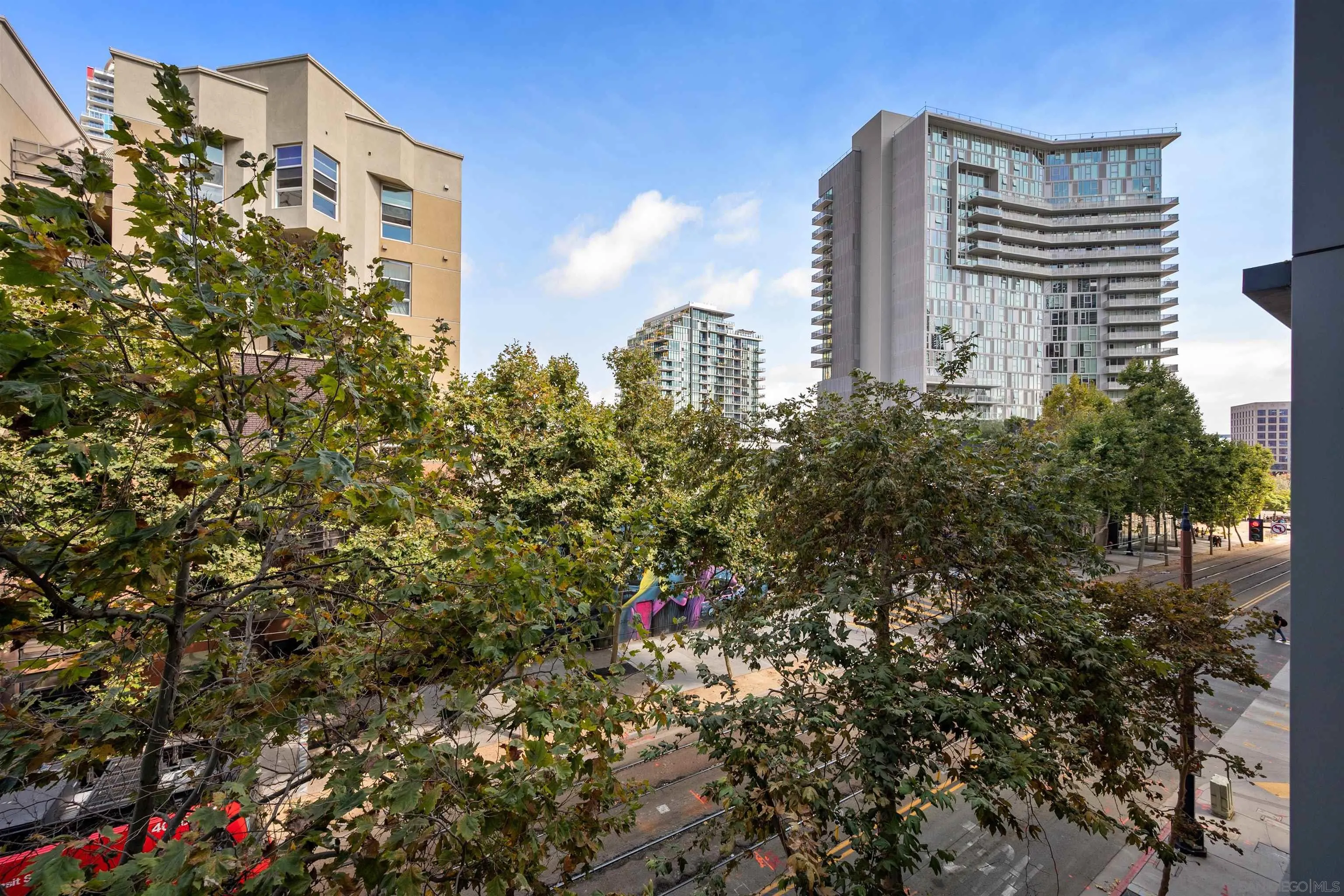 Photo #2: 240028336 Listing 