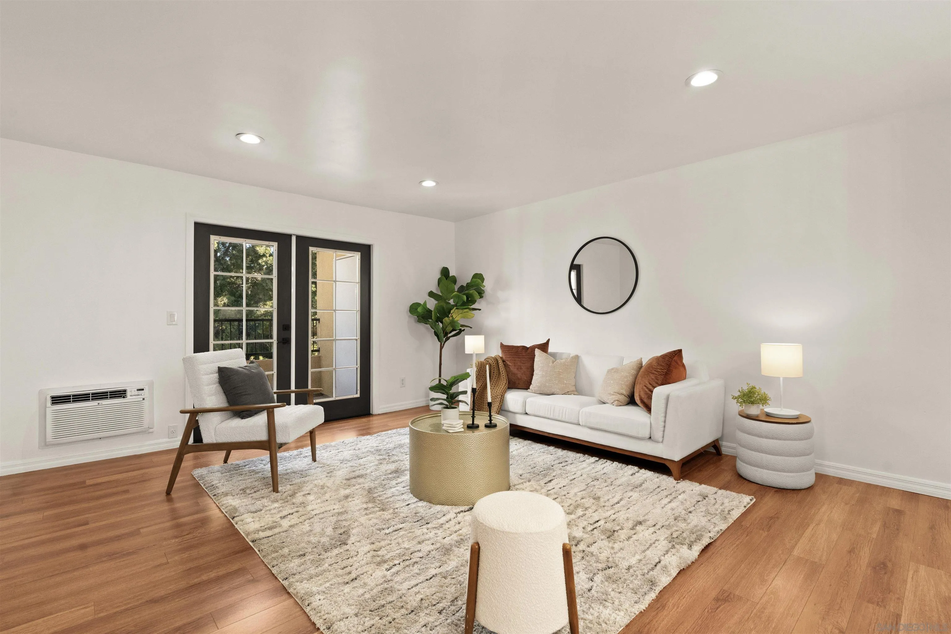 Photo #2: 240028341 Listing 