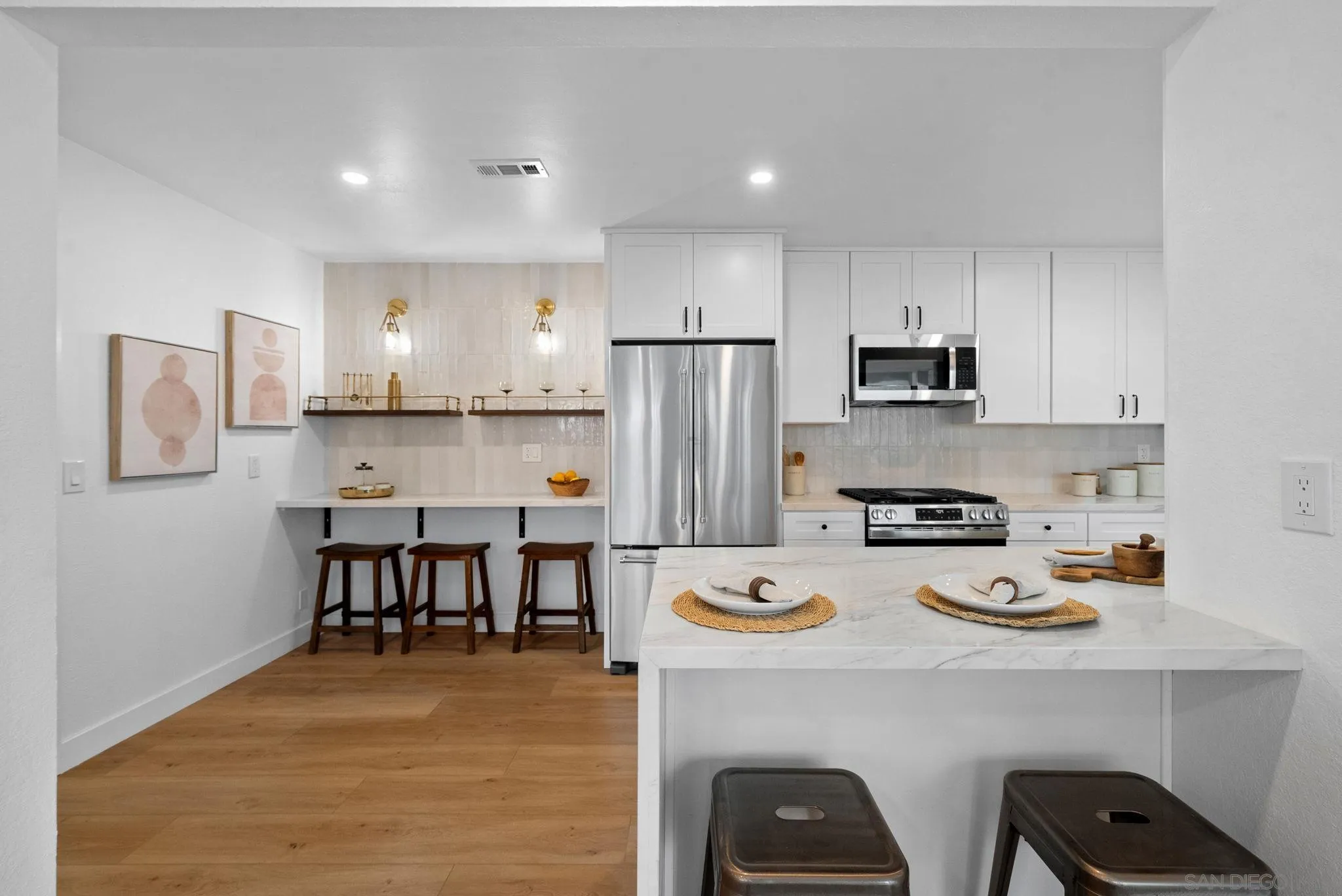 Photo #2: 240028354 Listing 