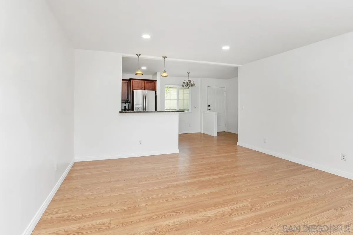 Photo #4: 240028401 Listing 