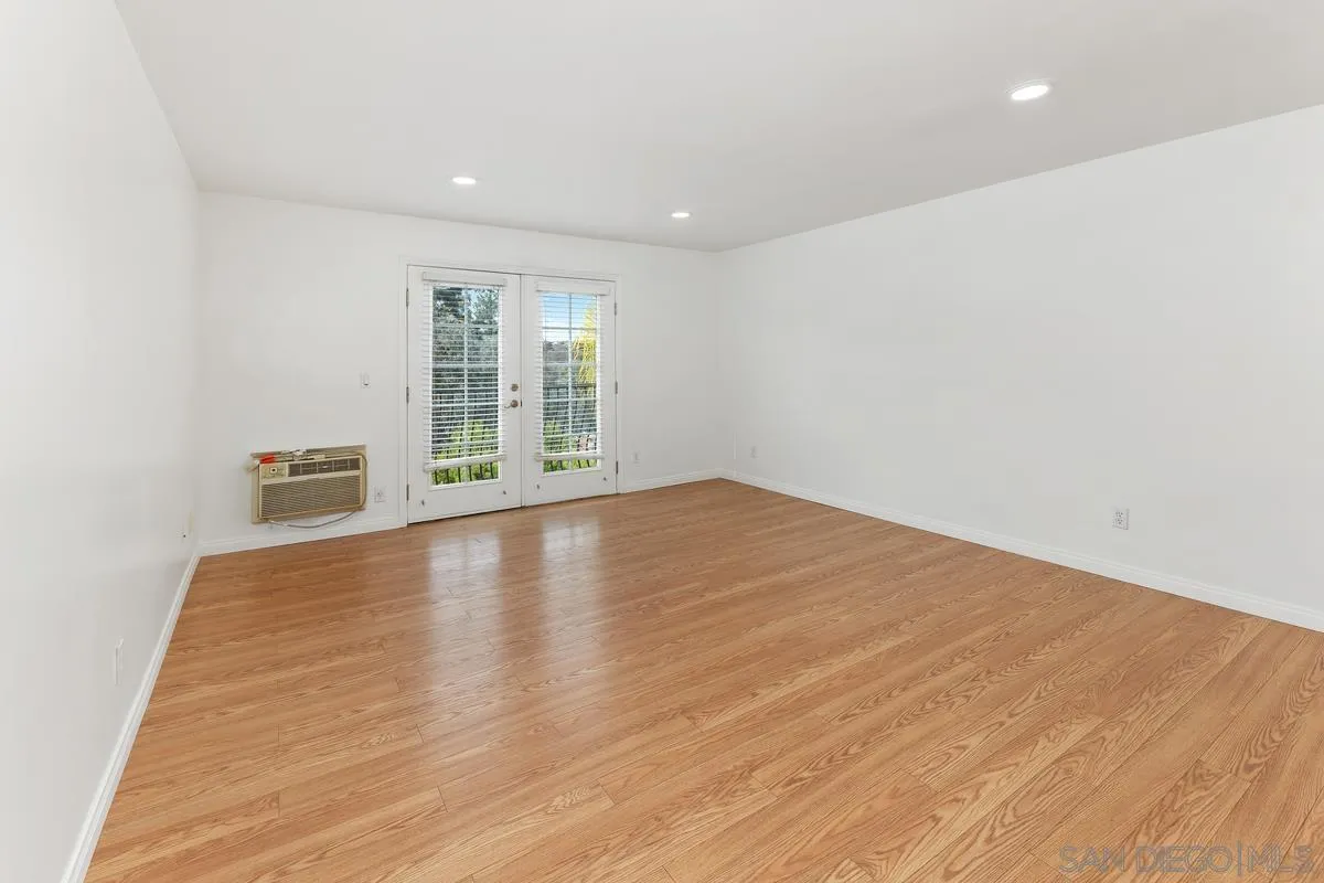 Photo #3: 240028401 Listing 