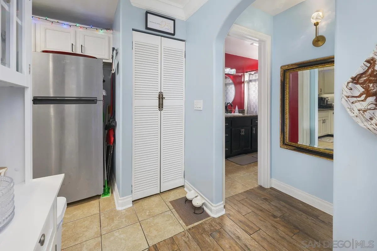 Photo #5: 240028480 Listing 