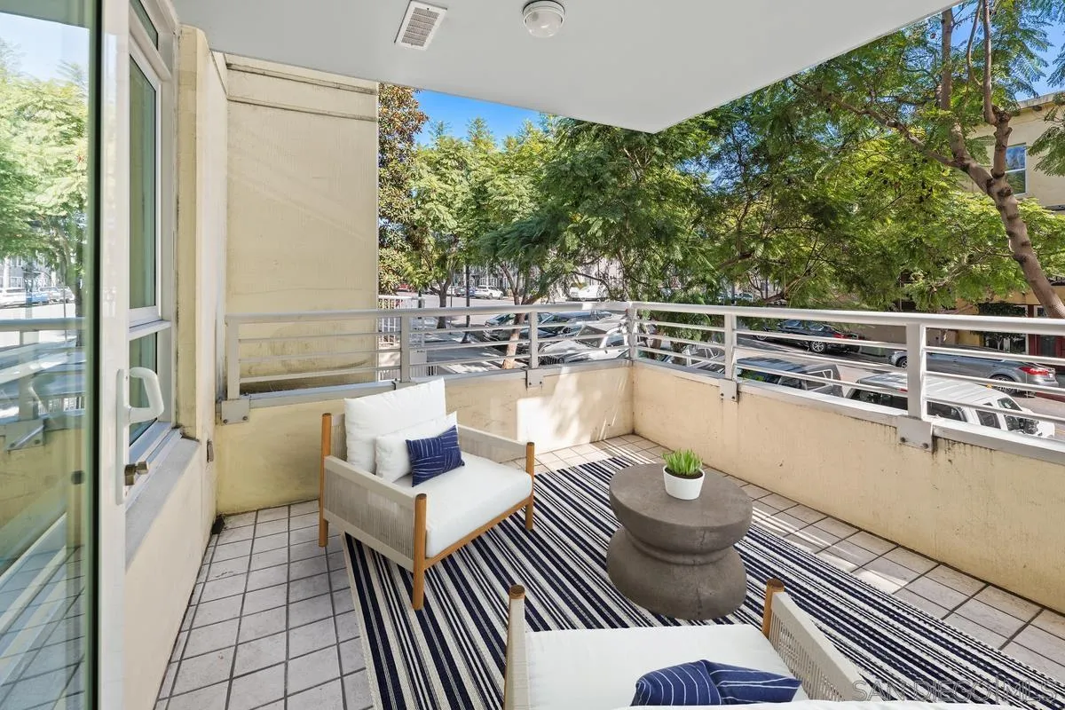 Photo #4: 240028505 Listing 