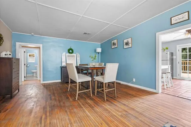https://cdn.realtyfeed.com/cdn/0/306175832/815d262d736bb439af9068c9926e9a17.webp