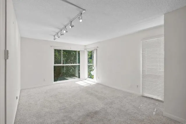 https://cdn.realtyfeed.com/cdn/0/306182361/39daccbce8021e0f509c7cc6b7c7de25.webp