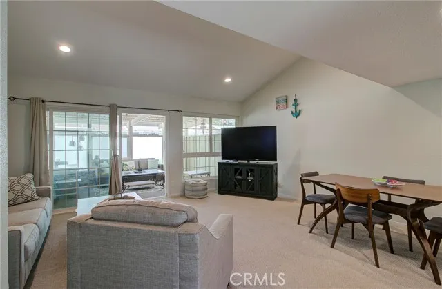 Photo #4: OC24094282 Listing 