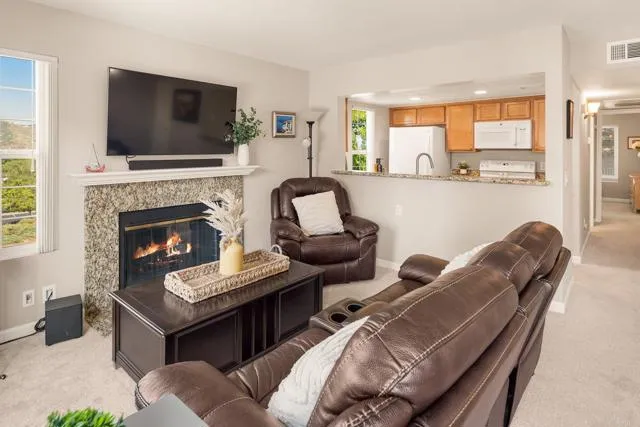 https://cdn.realtyfeed.com/cdn/0/306213395/ef36b49e84c642c56f3d99abcf607e08.webp