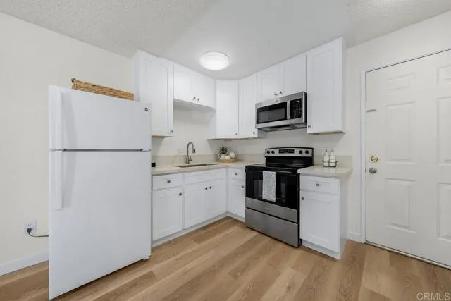 Photo #2: PTP2404332 Listing 