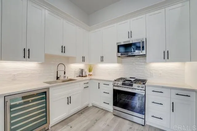 MLS: PTP2404423 Condo For Sale