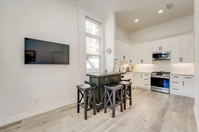 Photo #5: PTP2404423 Listing 
