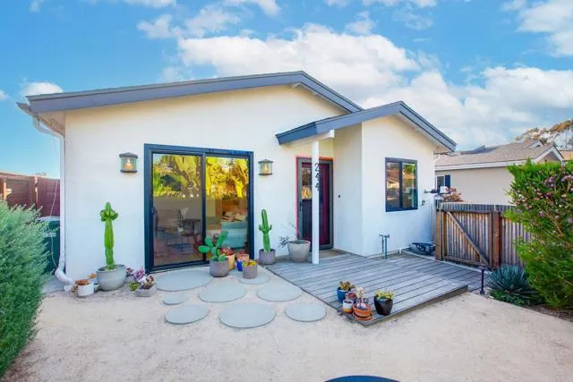 244  Delphinium Street