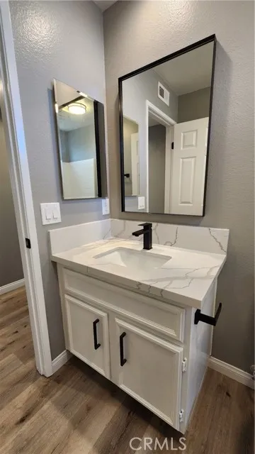 Photo #4: ND24159883 Listing 