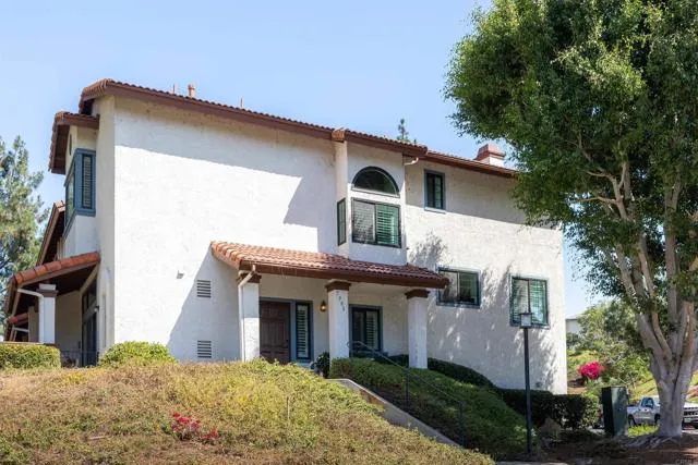 MLS: PTP2405646 Condo For Sale
