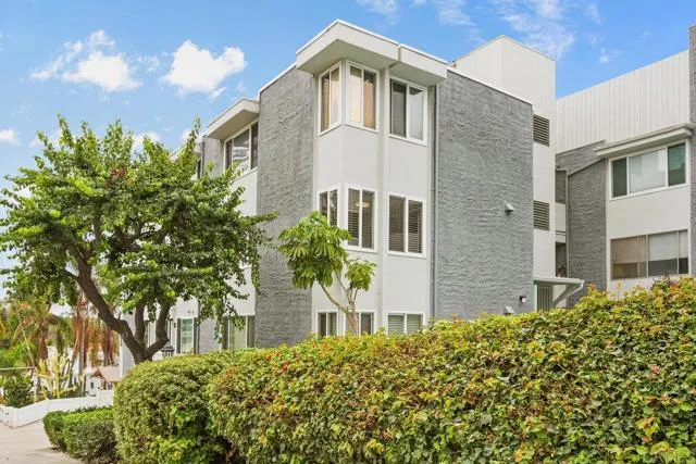 More Details about MLS # PTP2406347 : 1907 ROBINSON AVE UNIT 201