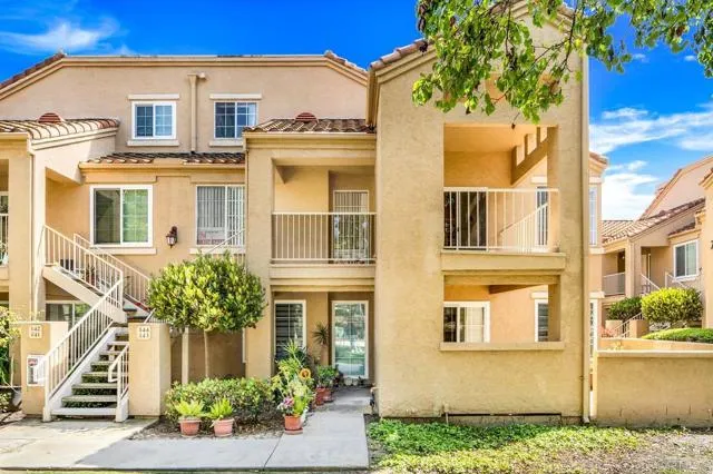 MLS: PTP2406361 Condo For Sale
