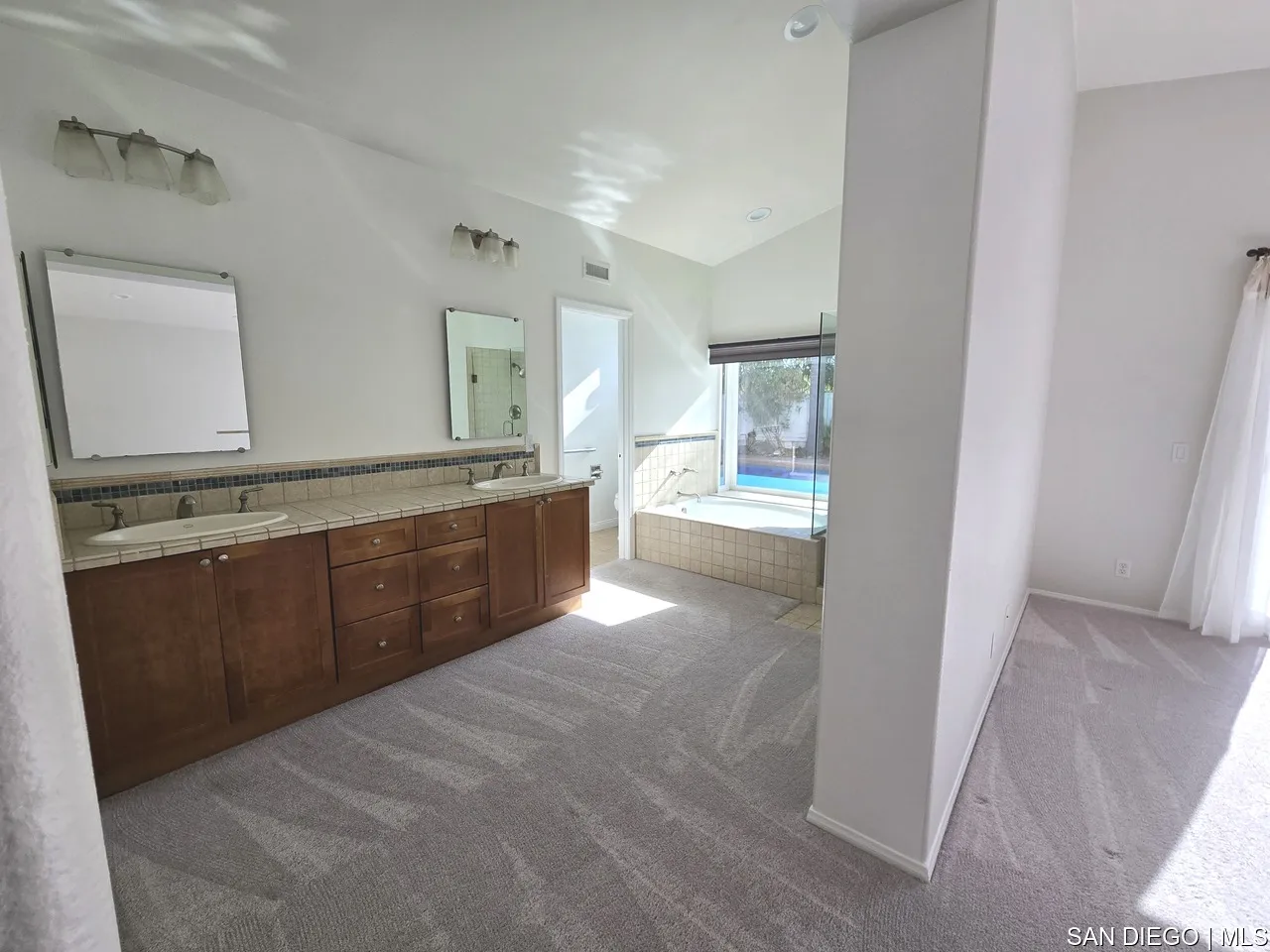https://cdn.realtyfeed.com/cdn/0/700000909/e54f7febe3425a44343933b3a94862b6.webp