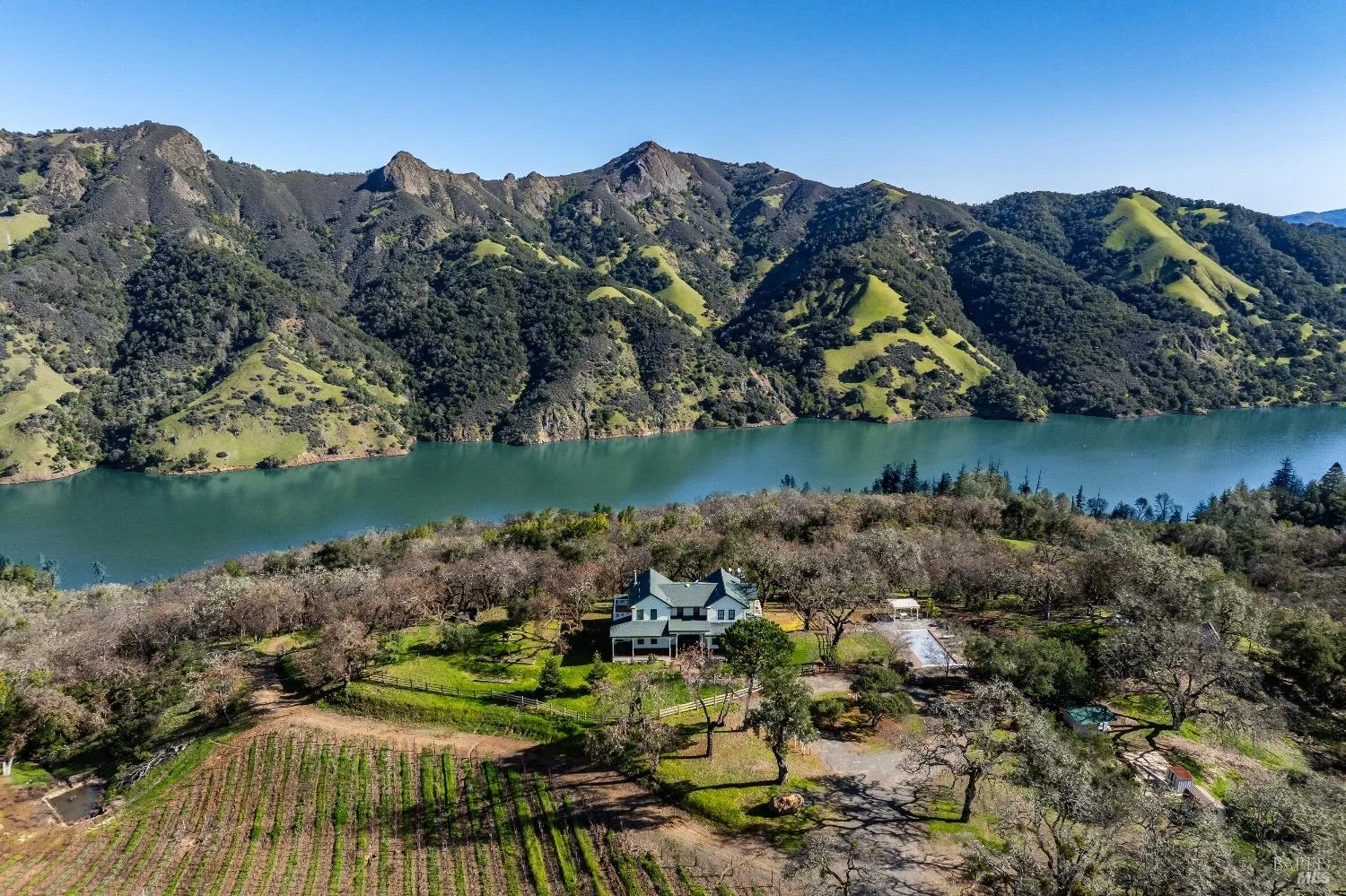 13700 Rockpile Road - 4bd/3ba, 2,829 sqft - in Geyserville, CA