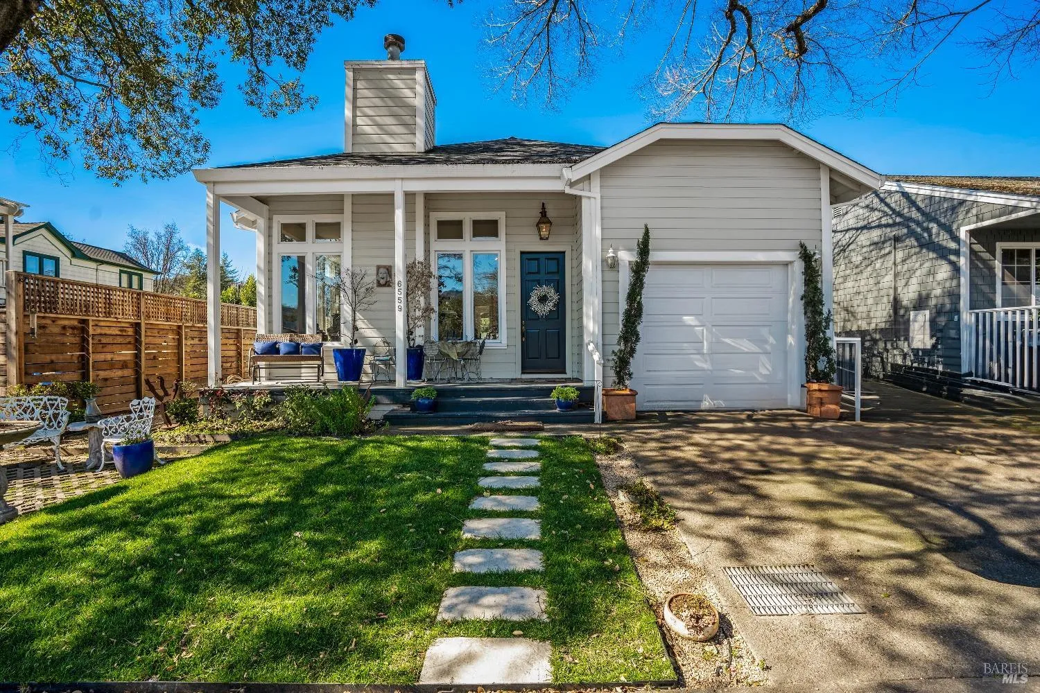 6559 Yount Street - 2bd/2ba, 1,708 sqft - in Yountville, CA