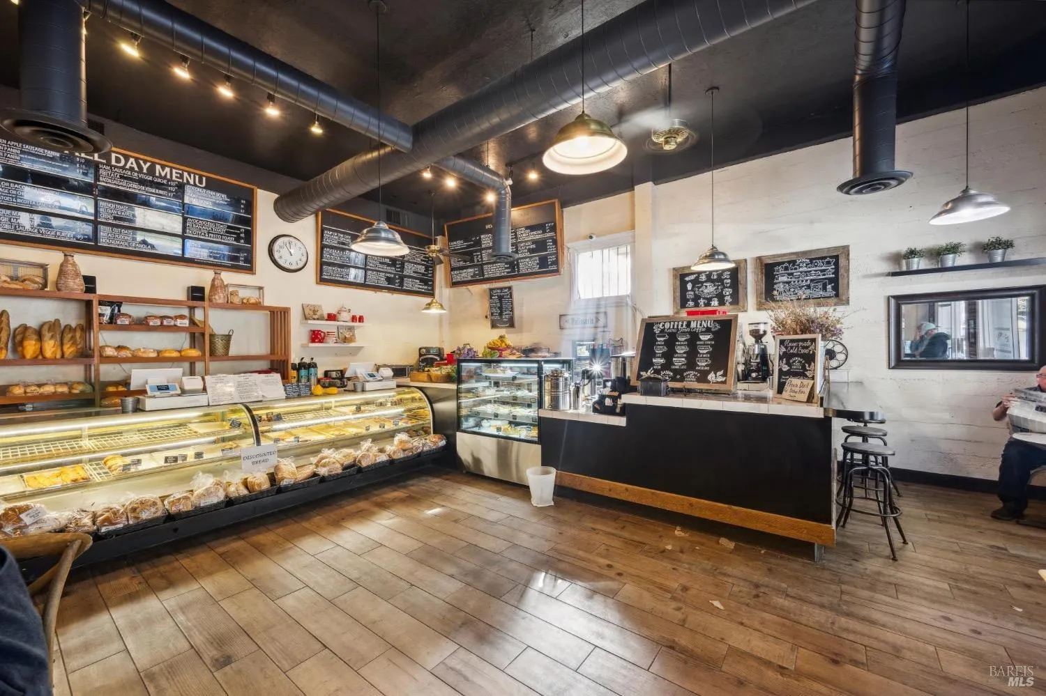 464 1st E Street - Photo 4