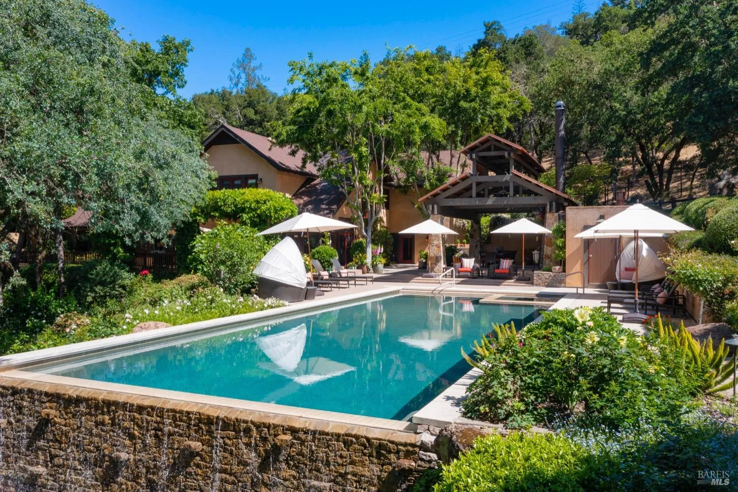 1250 Oakwood Lane - 6bd/8ba, 6,800 sqft - in St. Helena, CA