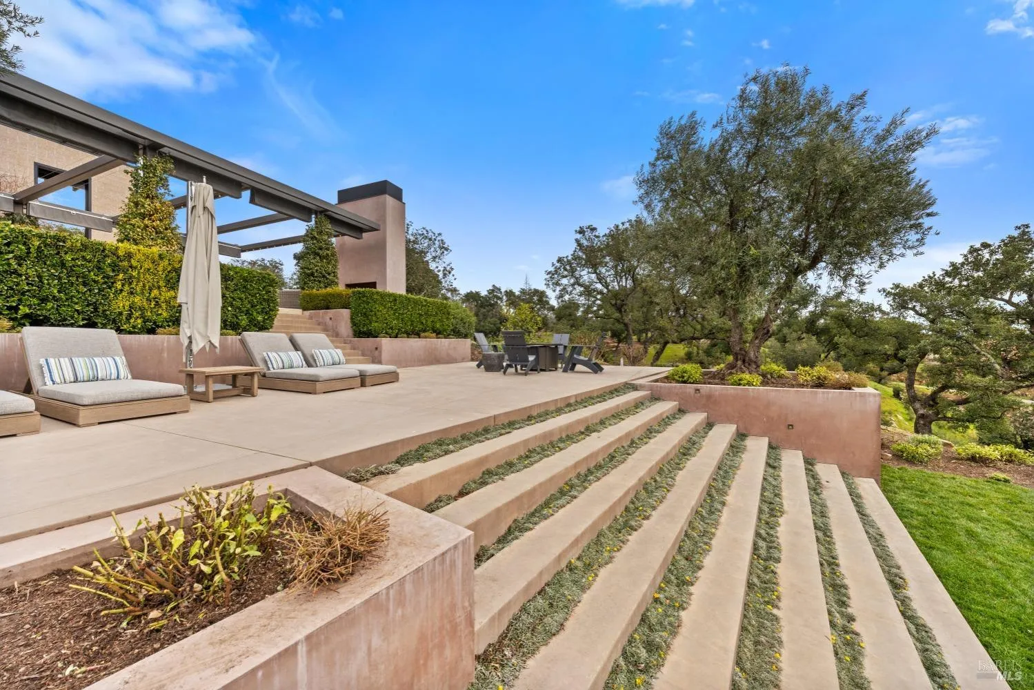 860 Meadowood Lane - 3bd/5ba, 4,320 sqft - in St. Helena, CA