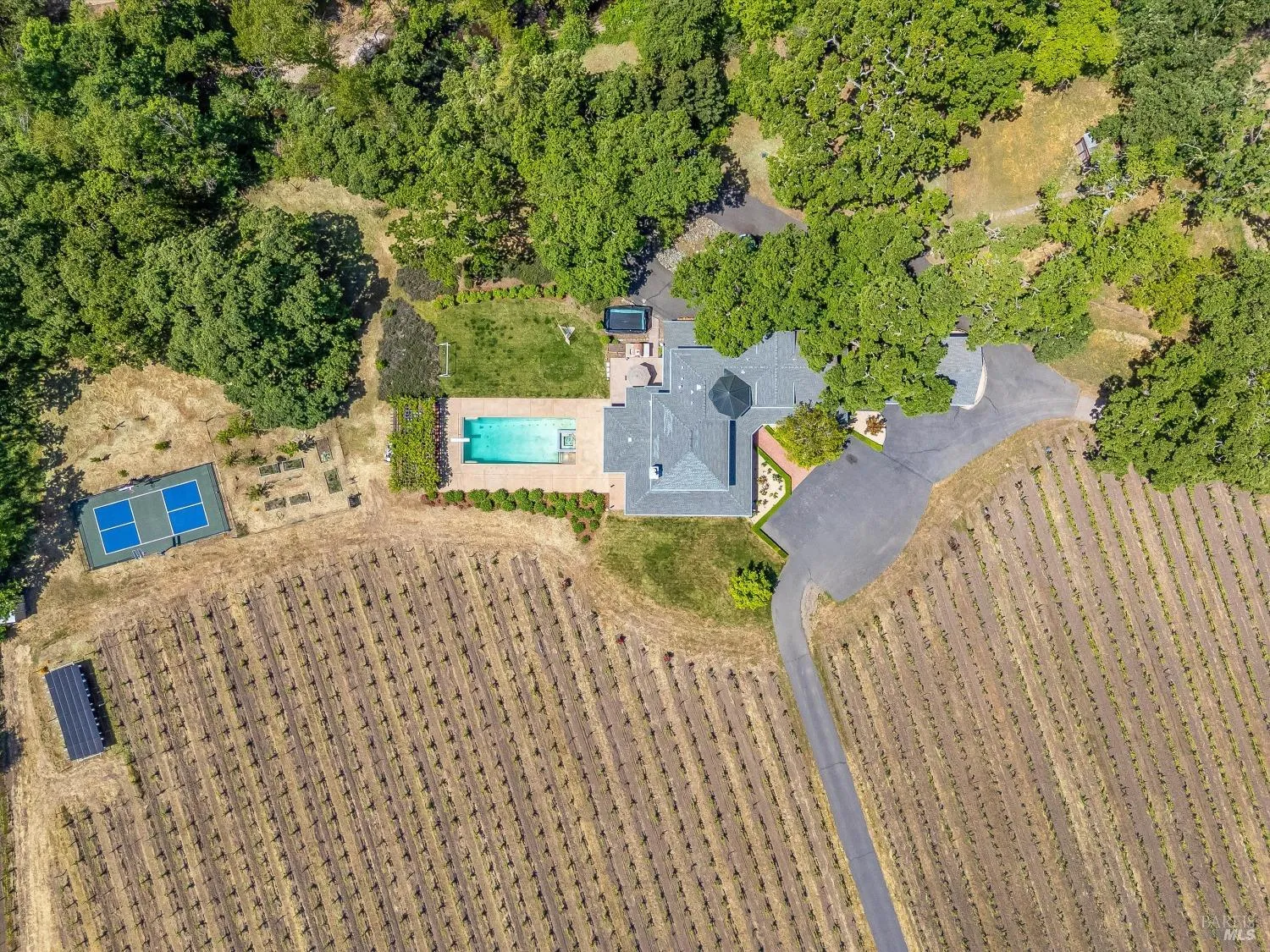 1079 Hedgeside Avenue - 5bd/5ba, 5,359 sqft - in Napa, CA