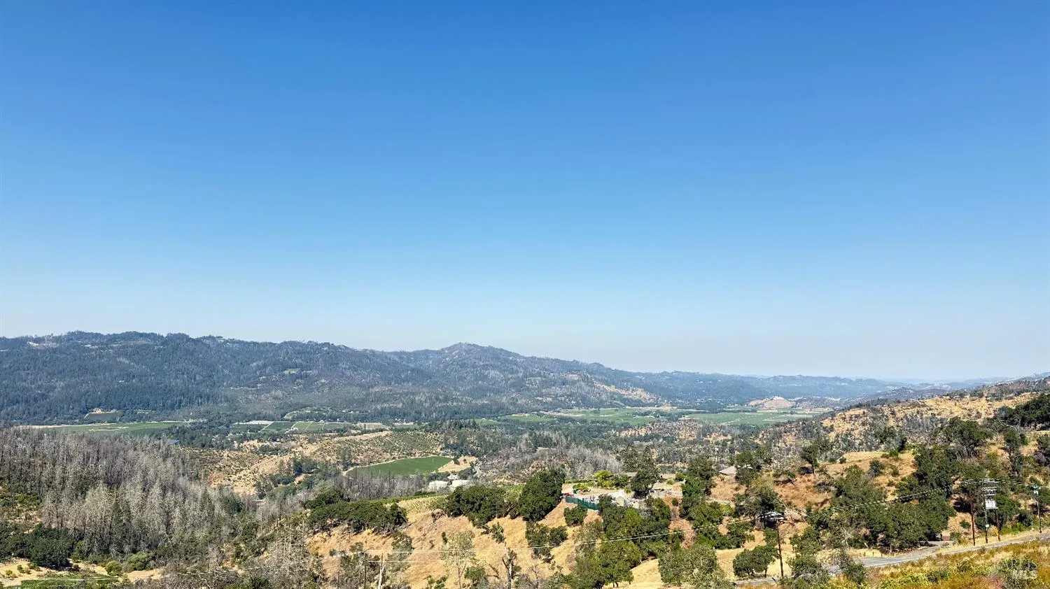 920 Crestmont Drive - 5bd/4ba, 3,489 sqft - in Angwin, CA