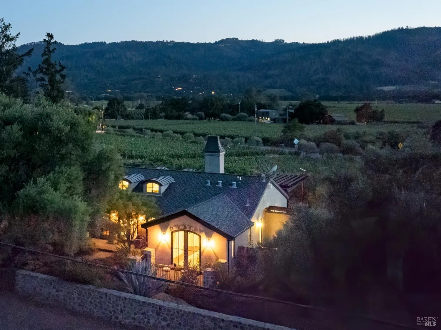800 Lommel Road - 4bd/6ba, 3,224 sqft - in Calistoga, CA