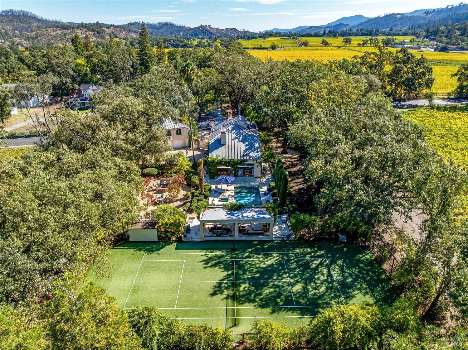 1110 Bale Lane - 3bd/4ba, 3,359 sqft - in Calistoga, CA
