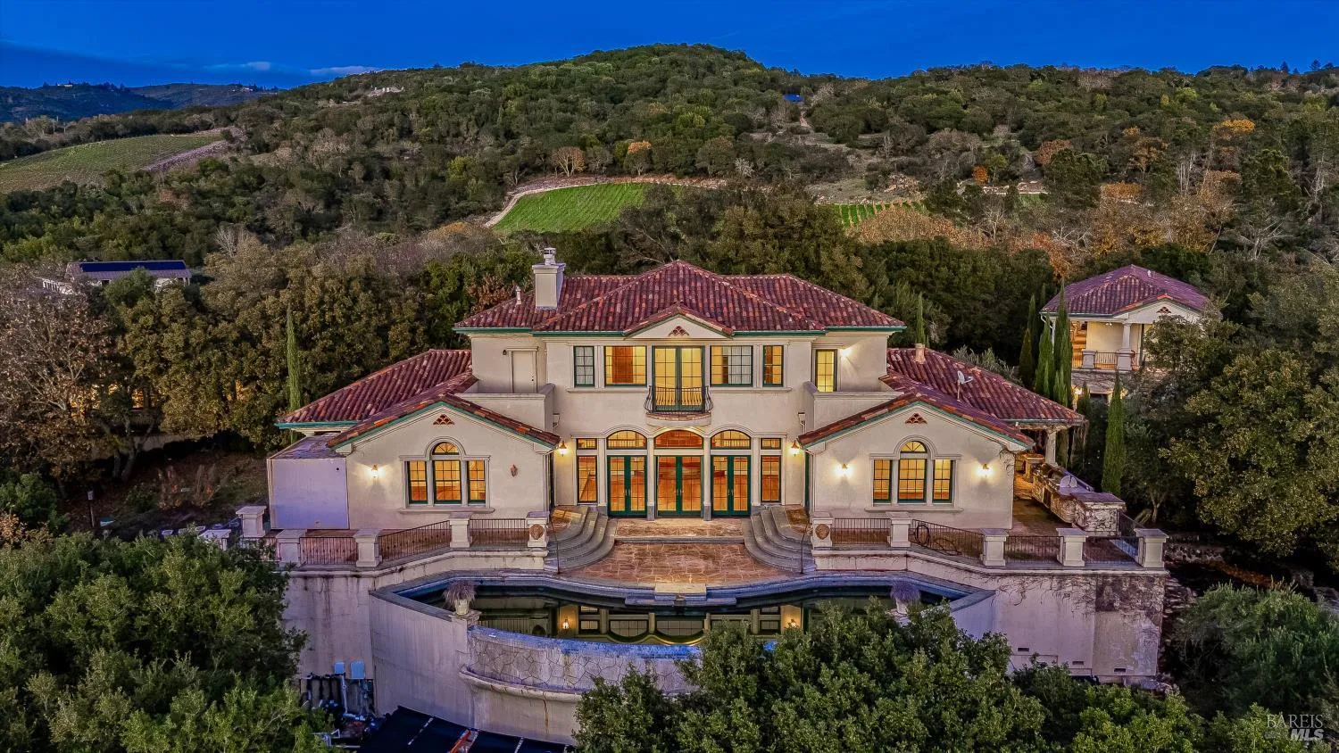 405 London Way - 5bd/6ba, 7,740 sqft - in Sonoma, CA