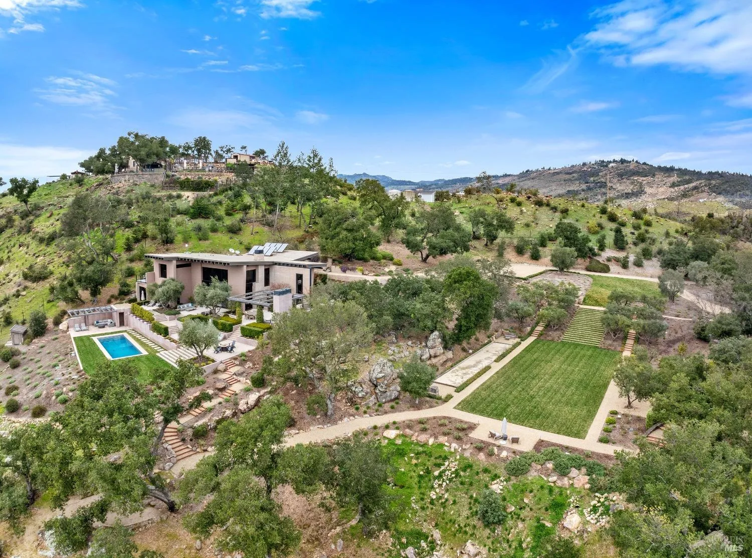 860 Meadowood Lane - 3bd/5ba, 4,320 sqft - in St. Helena, CA