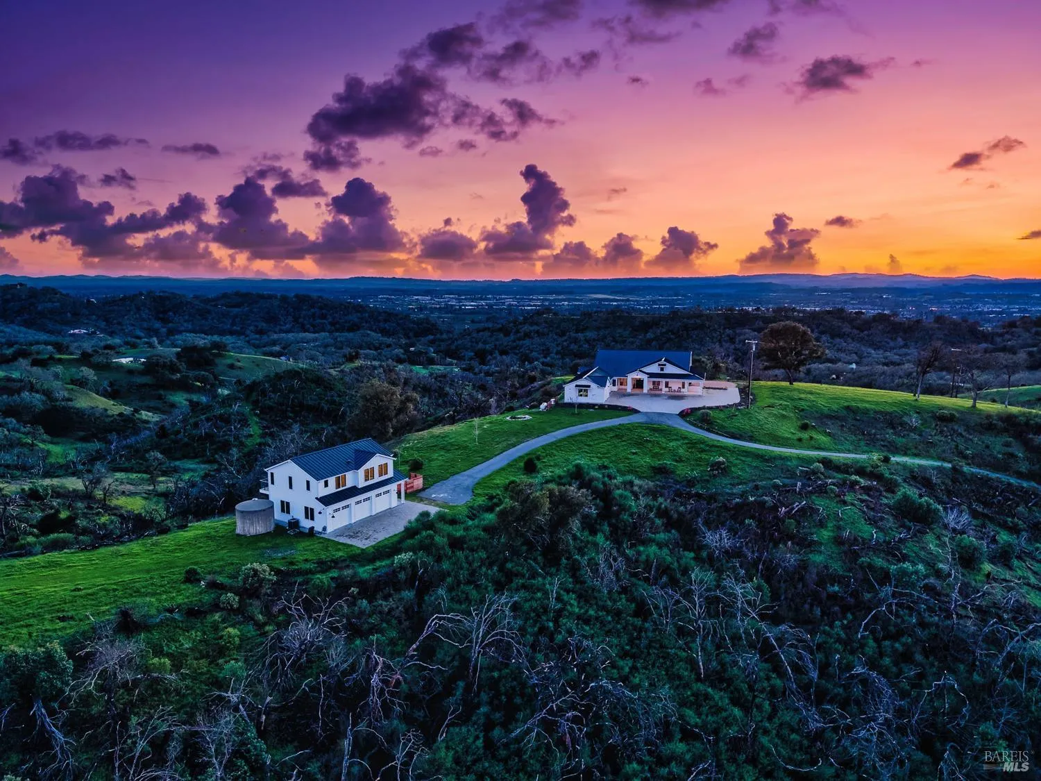 9110 Chalk Hill Road - 6bd/6ba, 5,132 sqft - in Healdsburg, CA